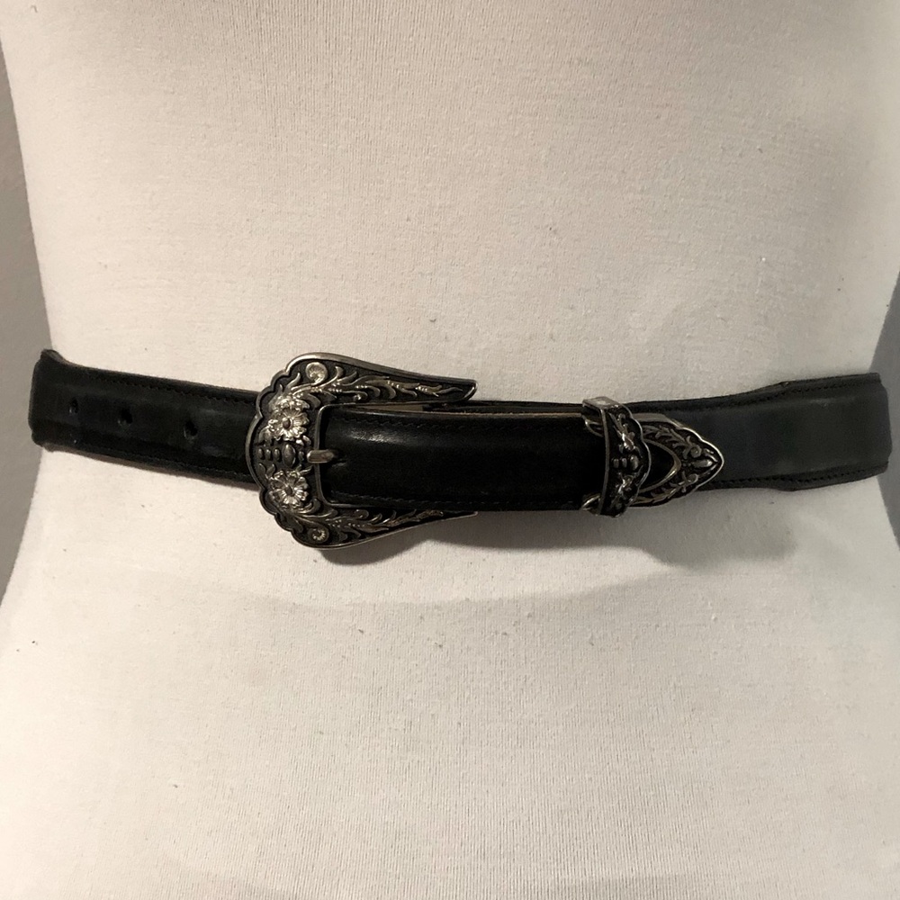 Dun Dee Western Women’s Black Leather Belt Ornate Silver and Black Buckle Sz 30
